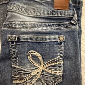 Women's Wallflower Blue Jeans with Embroidered Pocket
